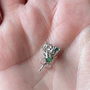14k White Gold Emerald stud earrings
